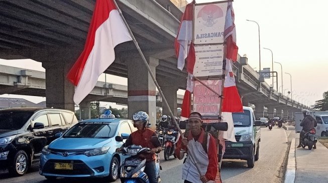 Bawa Spanduk NKRI Harga Mati, Pejalan Kaki Sabang Merauke Kakinya Bengkak