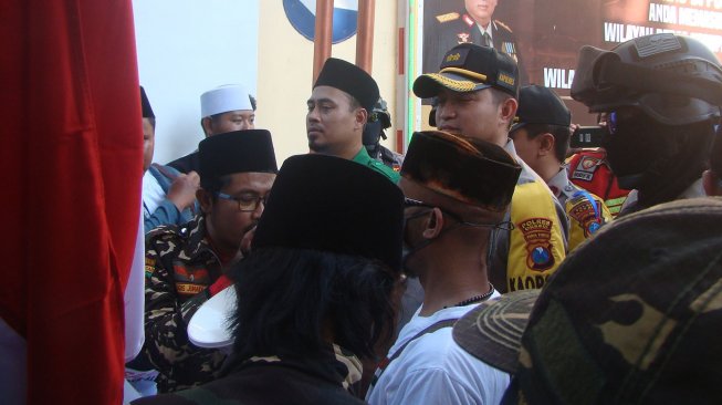 Geruduk Polres, Ansor Gresik Tuntut Kejelasan Kasus Bendera HTI