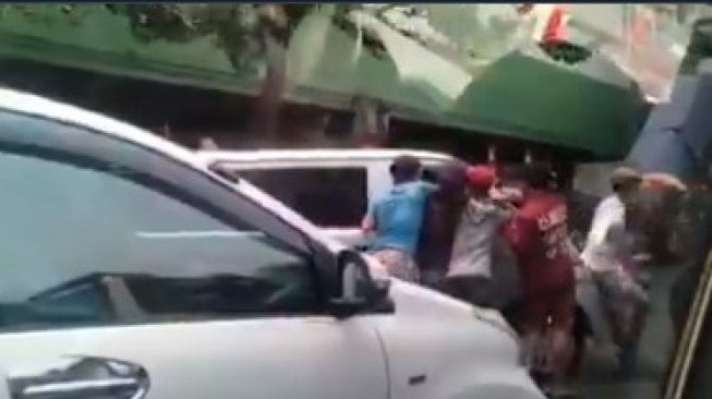 Oknum Pemalak Sopir Truk di Senen Diduga Kabur Setelah Videonya Viral