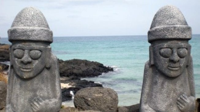 Pemandangan pantai di Pulau Jeju. (Suara.com/Silfa Humairah)