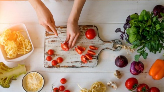Ilustrasi: Memasak makanan sehat. (Shutterstock)