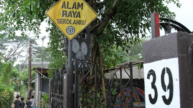 Suasana di sekitar basecamp Taring Babi, Lenteng Agung, Jakarta Selatan. 