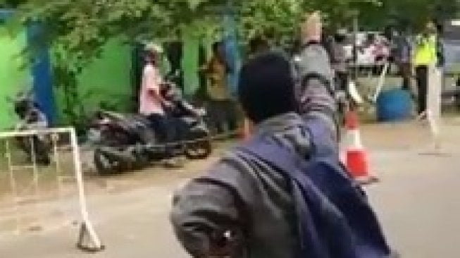 Tak Terima Ditilang, Pemotor di Banjarmasin Keluarkan Jurus Tenaga Dalam