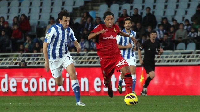 Giovani dos Santos (kanan) saat memperkuat Real Mallorca. [Squawka Football]