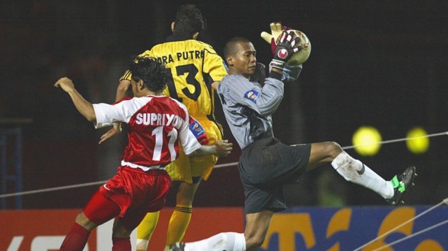 Hendro Kartiko ketika berseragam Timnas Indonesia. (Stanley Chou/AFP).