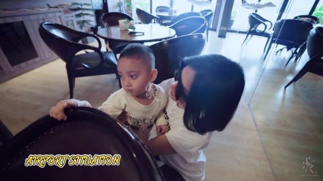 Syahrini Liburan Keluarga dengan Jet Pribadi (youtube.com/The Princess Syahrini)