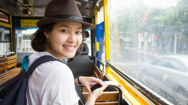 Anti Bosan, Ini 5 Benda Wajib Dibawa Saat Naik Bus Jakarta - Bandung