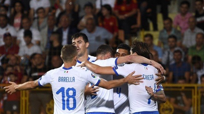Para pemain Italia merayakan gol Jorginho di Kualifikasi Piala Eropa 2020. (AFP)
