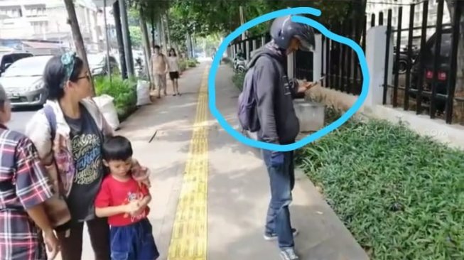 Pemotor arogan di Jalan Wahid Hashim, Jakarta. (@koalisipejalankaki)