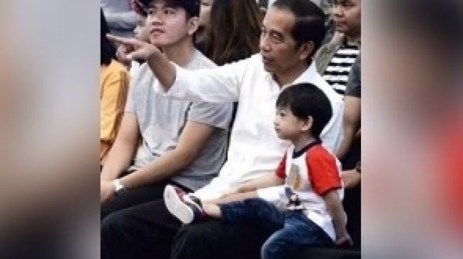 Presiden Jokowi dan Jan Ethes. (@janethesss/instagram)