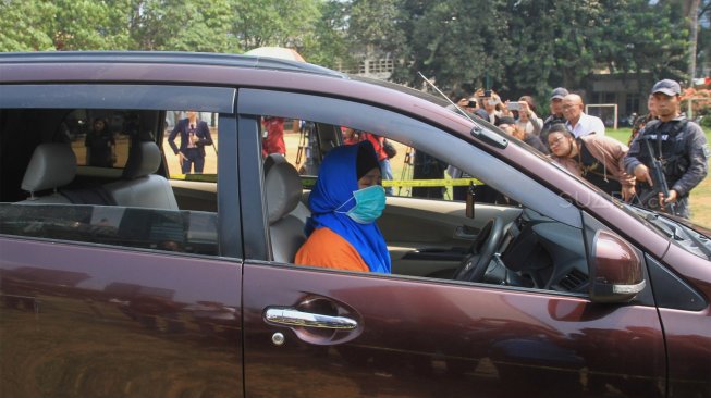 Suasana rekonstruksi kasus istri bunuh dan bakar suami serta anak tiri di Polda Metro Jaya, Senin (9/9). (Suara.com/Angga Budhiyanto)
