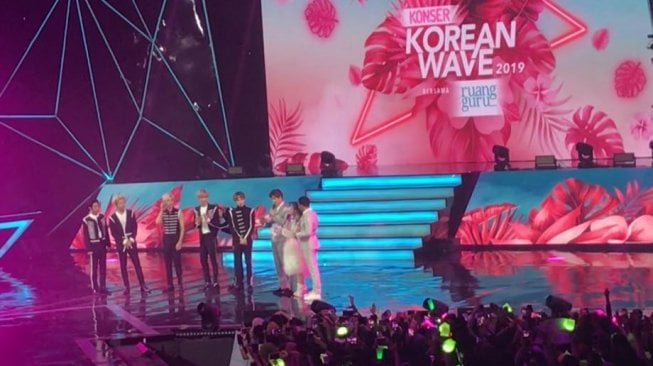 Penampilan NCT Dream di anggung Korean Wave 2019 yang digelar di Ecovention Ancol, Jakarta Utara, Selasa (10/9/2019) malam. [Sumarni/Suara.com]