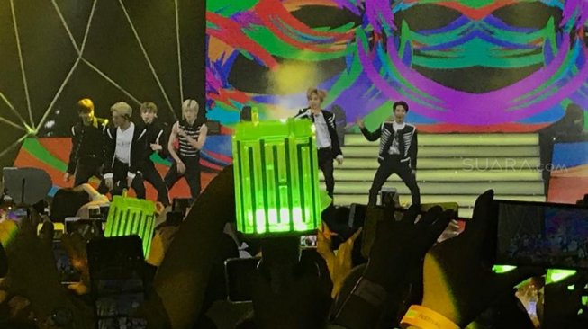 Penampilan NCT Dream di anggung Korean Wave 2019 yang digelar di Ecovention Ancol, Jakarta Utara, Selasa (10/9/2019) malam. [Sumarni/Suara.com]