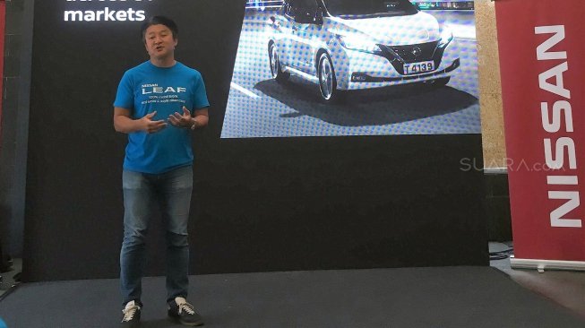 President Director  PT Nissan Motor Indonesia, Isao Sekiguchi-san dalam presentasi Nissan LEAF di Balai Kartini, dalam acara Indonesia Electric Motor Show (IEMS) 2019 [Suara.com/ukirsari].