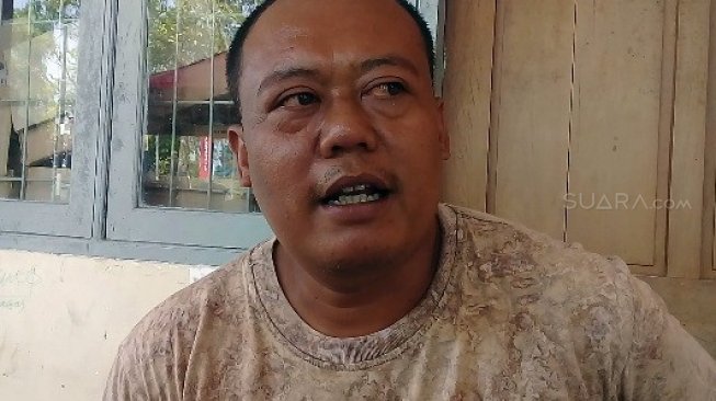 Muhammad Nasihin, orang tua peserta Audisi Umum Beasiswa Bulutangkis 2019 di Purwokerto, Jawa Tengah, Selasa (10/9/2019). [Suara.com/Teguh Lumbiria]