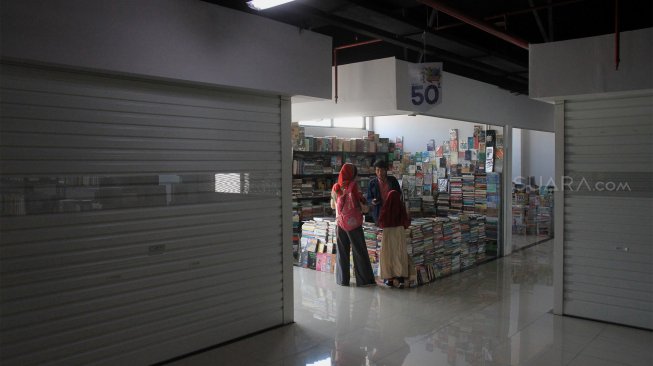 Suasana Pasar Buku Kenari yang masih sepi pengunjung di Jakarta, Selasa (10/9). [Suara.com/Angga Budhiyanto]