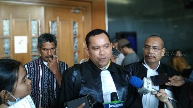 Pengacara Kivlan Zen,Tonin Tachta di PN Jakarta Pusat. (Suara.com/M. Yasir).