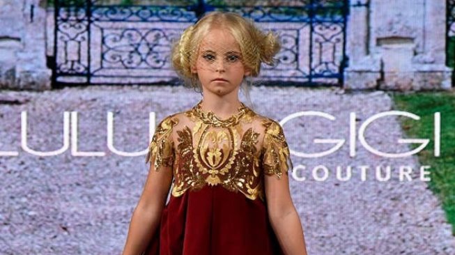 Tanpa Kaki, Model Cilik Ini Sukses Melenggang di New York Fashion Week