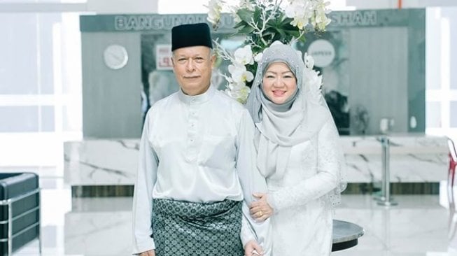 Pasangan kakek nenek yang difoto Nash Nasrul. (Fcaebook/Nash Nasrul)