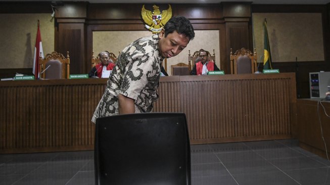 Mantan Ketua Umum Partai Persatuan Pembangunan (PPP) Romahurmuziy menjalani sidang dengan agenda pembacaan dakwaan di Pengadilan Tipikor, Jakarta, Rabu (11/9).[ANTARA FOTO/Muhammad Adimaja]