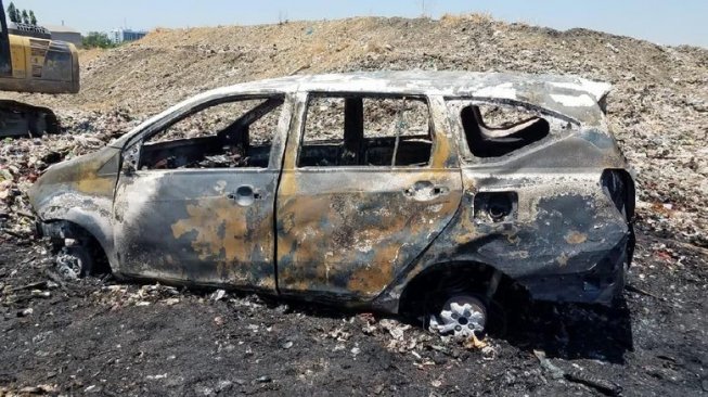 Toyota Calya ditemukan terbakar, pemiliknya diduga depresi. (Facebook/Baya)