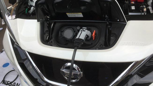 Pengisian ulang baterai atau recharging process Nissan LEAF [Suara.com/ukirsari].