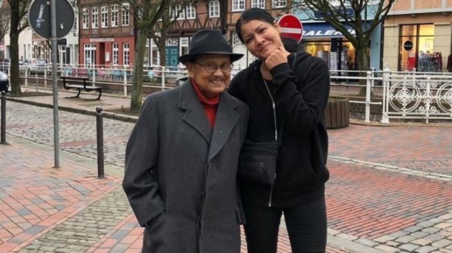 Melanie Subono bersama BJ Habibie. [Instagram]