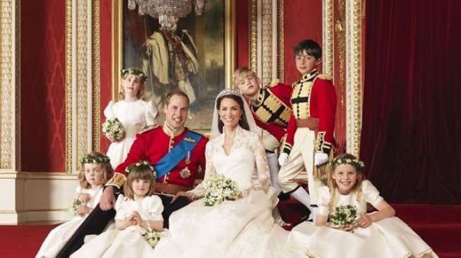 Gaun pengantin Kate Middleton. (Instagram/@theroyalfamily)