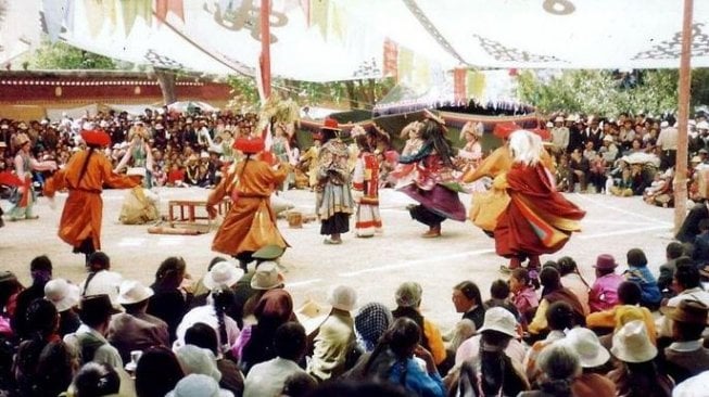 Pesona Sho Dun Festival, Menemui Sang Buddha di Puncak Tertinggi