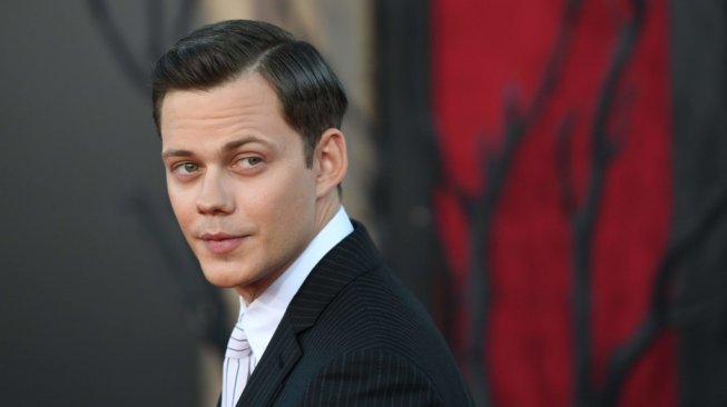Intip Gaya Maskulin Bill Skarsgard, Pemeran Pennywise dalam Film IT