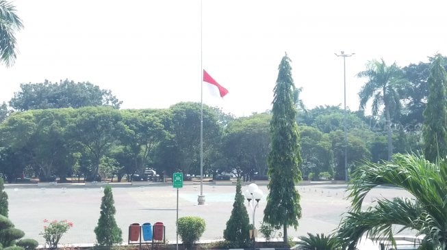 Pemkot Bekasi Kibarkan Bendera Setengah Tiang untuk Habibie