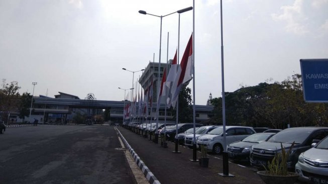 Karyawan PT DI Gelar Salat Gaib dan Kenang Habibie Lewat Pesawat N250