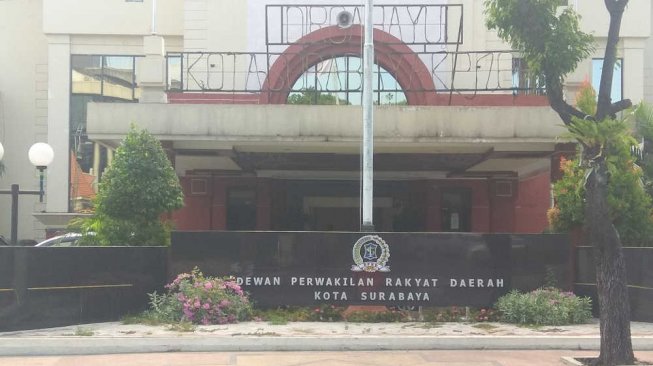 Soal 'Gadaikan SK', Ketua DPRD Surabaya: Bukan Gadai, Tapi Ambil Kredit