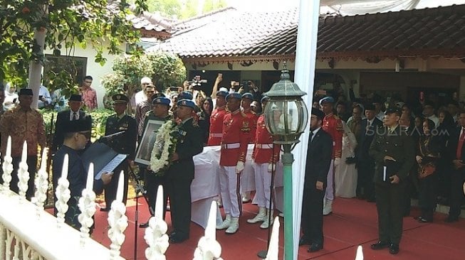 Setelah Disalatkan, Jenazah Habibie Diserahkan Kepada Negara