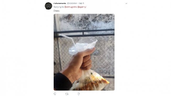 Timbulkan perdebatan, ada orang makan bubur ayam dengan cara disedot. (Twitter/@pipipidar)