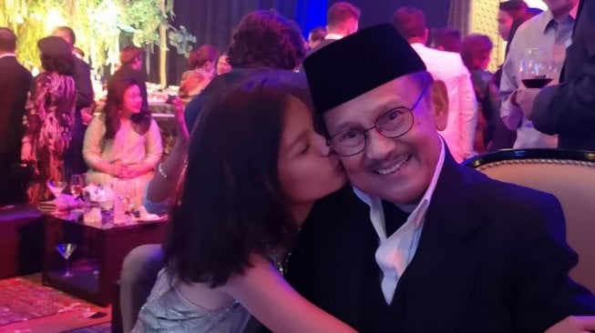 Jadi Aktris! 5 Pesona Tifani, Cucu BJ Habibie yang Mirip Ainun Muda