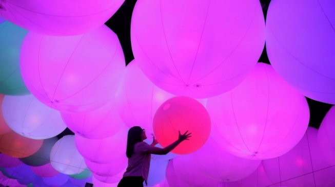 Menikmati Pameran Seni Interaktif di TeamLab Future Park