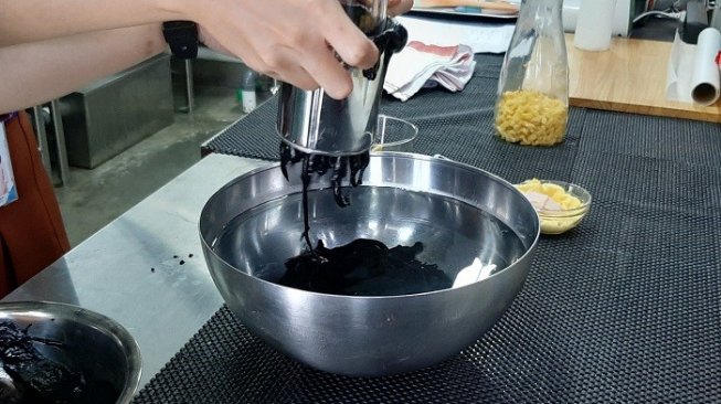 Mengandung Arang Resep Es Cendol Hitam Ala Chef Nicky Tirta Segar Banget