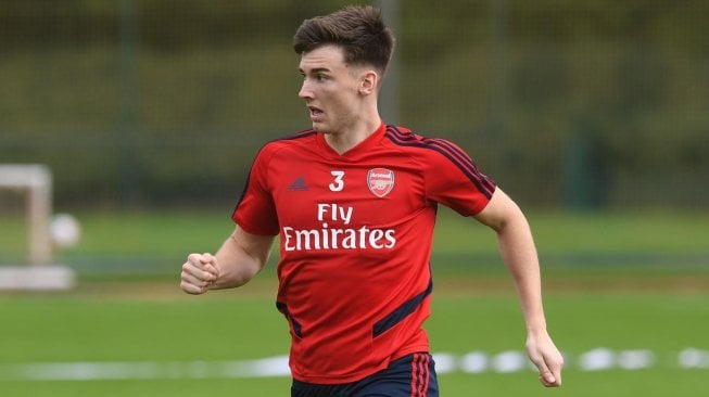 Bek anyar Arsenal, Kieran Tierney mulai berlatih bersama Arsenal di Stadion Emirates usai mengalami cedera. (Twitter/@Arsenal)