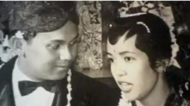 Kumpulan Foto Lawas BJ Habibie yang Tampan di Era 50-an dan Istri