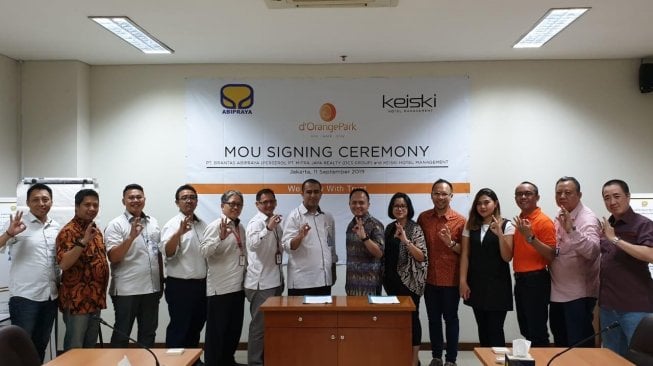 PT. Mitra Jaya Realty Jalin Kerjasama Strategis dengan PT. Brantas Abipraya dan Keiski Hotels Group dalam mengembangkan d’OrangePark Depok. Penandatanganan dilakukan oleh Tumanggo Pittaraja selaku Founder & CEO  PT. Mitra Jaya Realty dengan Mustafa Nahdi selaku GM Divisi satu PT. Brantas Abipraya, dan dengan Ren Tobing selaku Founder & CEO PT. Keiski Elang Indonesia.   Attachments area   