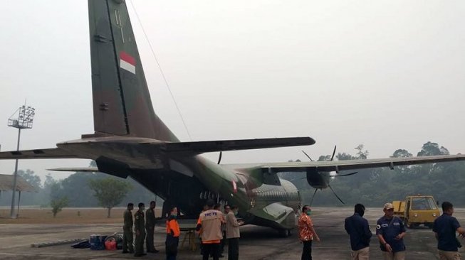 Darurat Kebakaran Hutan, Pesawat TNI Terbang Bikin Hujan Buatan di Riau
