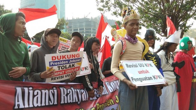 Bawa Poster Dukung Jokowi, Massa Pro Revisi UU KPK Aksi di Depan Gedung KPK