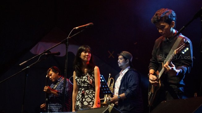 Payung Teduh saat tampil di Balkonjazz Festival 2019. [Putu Ayu Palupi/Suara.com]