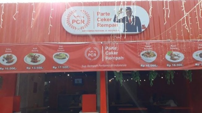 Kedai Parte Ceker Rempah atau PCR milik komedian Sule Sutisna. (Suara.com/Risna Halidi)