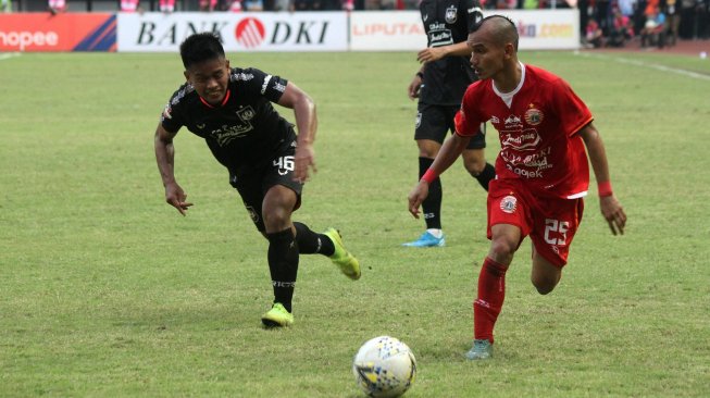 Sumpah Ngakak! Kumpulan Spanduk Nyeleneh di Pertandingan Persija vs PSIS