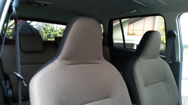 Interior New Toyota Calya saat mobil itu dipamerkan di Jakarta, Senin (16/9/2019). [Suara.com/Manuel Jeghesta Nainggolan]