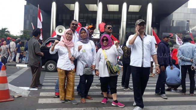 Ikut Demo di Depan Gedung KPK, Srikandi Jokowi Dapat Izin dari Suami