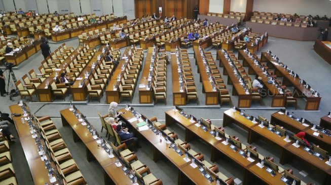 Suasana Rapat Paripurna Pengesahan RUU KPK di Kompleks Parlemen, Senayan, Jakarta, Selasa (17/9). [Suara.com/Arya Manggala]