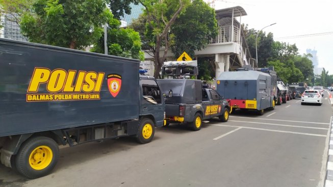 Kemarin Irjen Firli Sah Jadi Ketua KPK, Hari Ini Water Canon Siaga di KPK